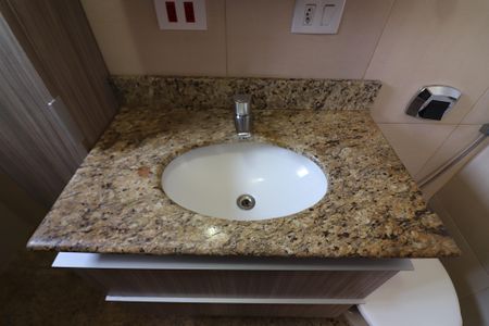 Casa à venda com 233m², 3 quartos e 3 vagasQuarto 1 - Suíte Banheiro 