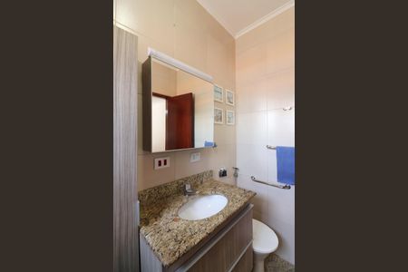 Casa à venda com 233m², 3 quartos e 3 vagasQuarto 1 - Suíte Banheiro 