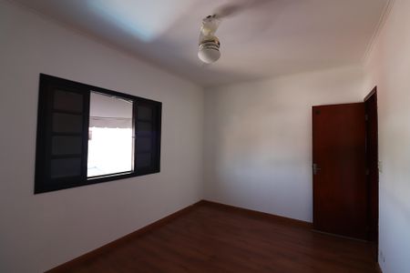 Casa à venda com 233m², 3 quartos e 3 vagasQuarto 2