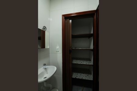 Casa à venda com 233m², 3 quartos e 3 vagasBanheiro de serviço