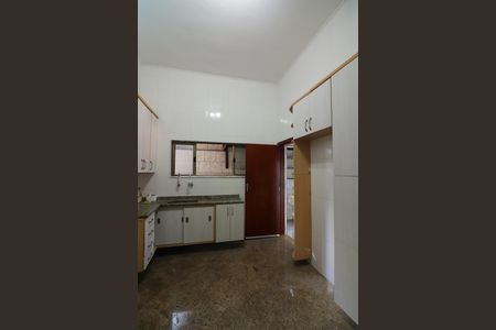 Casa à venda com 233m², 3 quartos e 3 vagasCozinha 