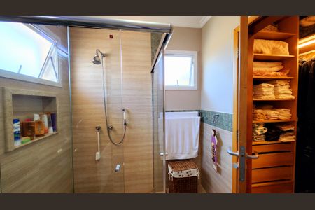 Casa de condomínio à venda com 412m², 6 quartos e 4 vagas Casa de condomínio à venda com 412m², 6 quartos e 4 vagasBanheiro do Quarto 4