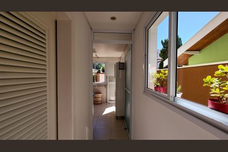 Casa de condomínio à venda com 412m², 6 quartos e 4 vagas Casa de condomínio à venda com 412m², 6 quartos e 4 vagasCorredor