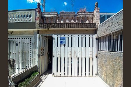 Casa à venda com 150m², 2 quartos e 1 vaga Casa à venda com 150m², 2 quartos e 1 vagaFachada