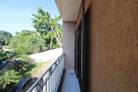 Casa de condomínio à venda com 180m², 3 quartos e 2 vagasSuíte - Sacada