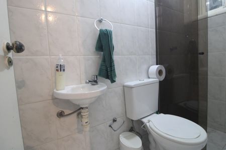 Casa de condomínio à venda com 180m², 3 quartos e 2 vagasBanheiro de Serviço