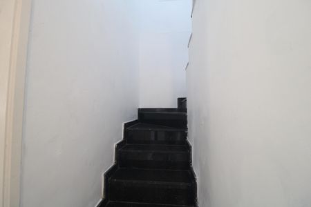 Casa de condomínio à venda com 180m², 3 quartos e 2 vagasEscada