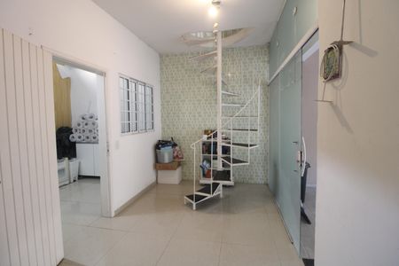Casa de condomínio à venda com 180m², 3 quartos e 2 vagasHall