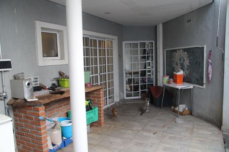 Casa à venda com 180m², 3 quartos e 2 vagasChurrasqueira