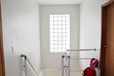 Casa à venda com 180m², 3 quartos e 2 vagasEscada acesso aos Quartos