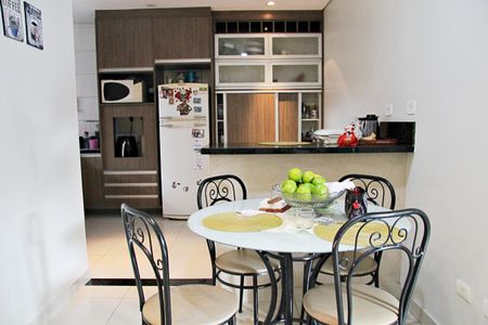 Casa à venda com 180m², 3 quartos e 2 vagasCozinha