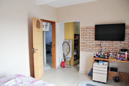 Casa à venda com 180m², 3 quartos e 2 vagasSuíte