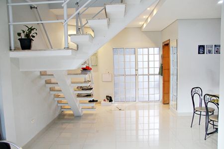 Casa à venda com 180m², 3 quartos e 2 vagasSala