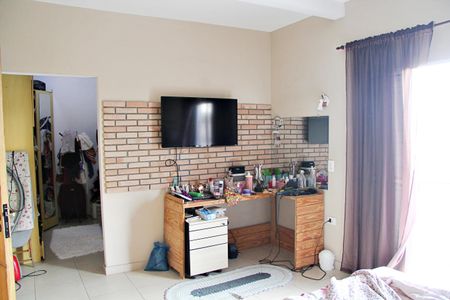 Casa à venda com 180m², 3 quartos e 2 vagasSuíte