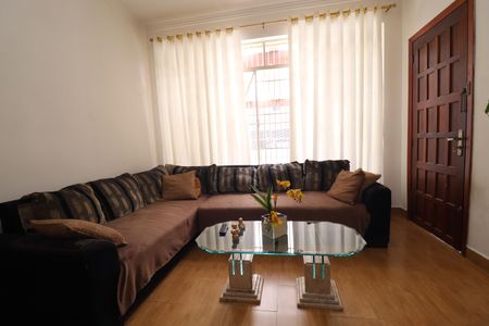 Casa à venda com 240m², 2 quartos e 3 vagasCasa 1 - Sala