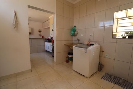 Casa à venda com 240m², 2 quartos e 3 vagasCasa 1 - Área de Serviço