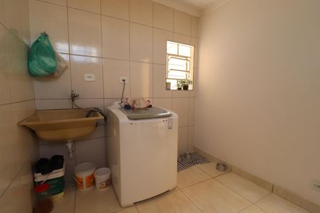 Casa à venda com 240m², 2 quartos e 3 vagasCasa 1 - Área de Serviço