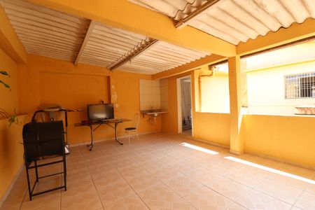 Casa à venda com 240m², 2 quartos e 3 vagasCasa 1 - Quintal