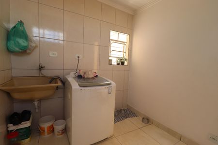 Casa à venda com 240m², 2 quartos e 3 vagasCasa 1 - Área de Serviço