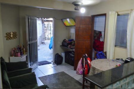 Casa à venda com 90m², 1 quarto e sem vaga Casa à venda com 90m², 1 quarto e sem vagaSala