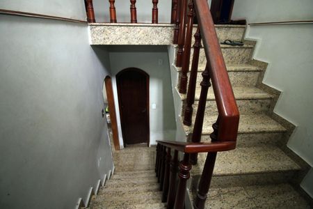 Casa à venda com 360m², 3 quartos e 4 vagasSala - escada 2º piso