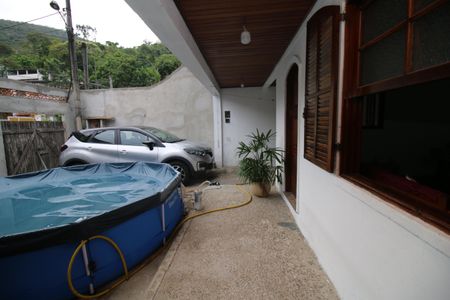 Casa à venda com 360m², 3 quartos e 4 vagasVaranda e Quintal frente