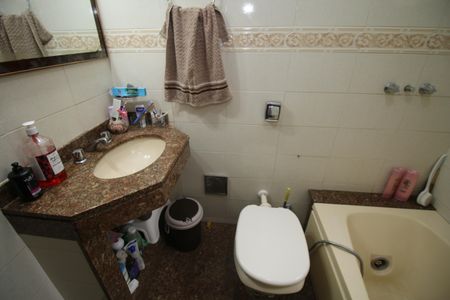 Casa à venda com 360m², 3 quartos e 4 vagasBanheiro da Suíte 2