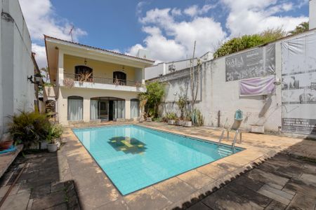 Casa à venda com 550m², 5 quartos e 4 vagas Casa à venda com 550m², 5 quartos e 4 vagasPiscina