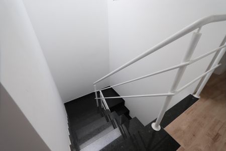 Casa à venda com 107m², 3 quartos e 2 vagasEscada