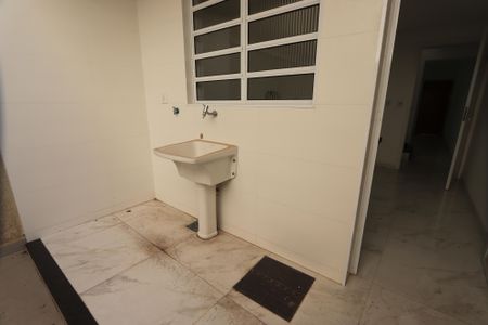 Casa à venda com 107m², 3 quartos e 2 vagasLavanderia