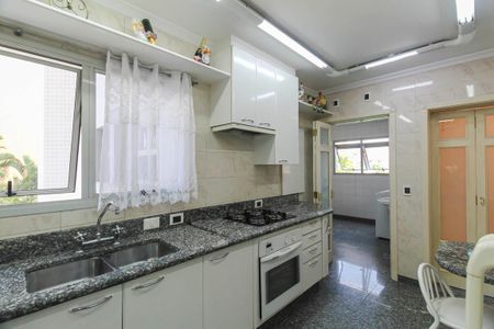 Apartamento à venda com 250m², 4 quartos e 3 vagas Apartamento à venda com 250m², 4 quartos e 3 vagasCozinha