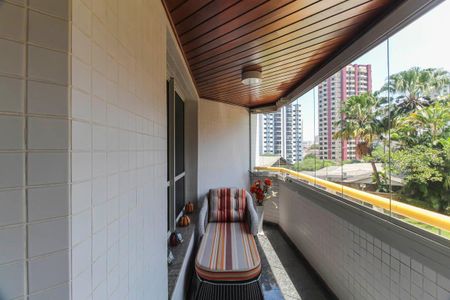 Apartamento à venda com 250m², 4 quartos e 3 vagas Apartamento à venda com 250m², 4 quartos e 3 vagasVaranda da Sala