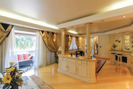 Apartamento à venda com 250m², 4 quartos e 3 vagas Apartamento à venda com 250m², 4 quartos e 3 vagasSala