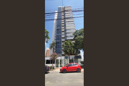 Apartamento à venda com 250m², 4 quartos e 3 vagas Apartamento à venda com 250m², 4 quartos e 3 vagasFachada e portaria