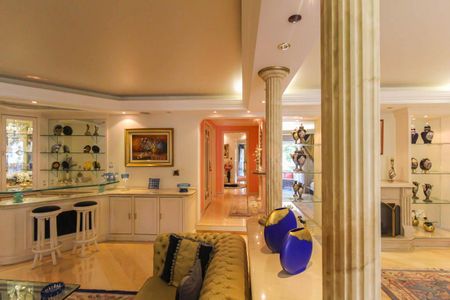 Apartamento à venda com 250m², 4 quartos e 3 vagas Apartamento à venda com 250m², 4 quartos e 3 vagasSala
