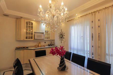 Apartamento à venda com 250m², 4 quartos e 3 vagas Apartamento à venda com 250m², 4 quartos e 3 vagasSala de Jantar