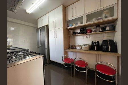 Apartamento à venda com 134m², 3 quartos e 2 vagas Apartamento à venda com 134m², 3 quartos e 2 vagasCozinha