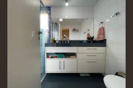 Apartamento à venda com 134m², 3 quartos e 2 vagas Apartamento à venda com 134m², 3 quartos e 2 vagasBanheiro da Suíte