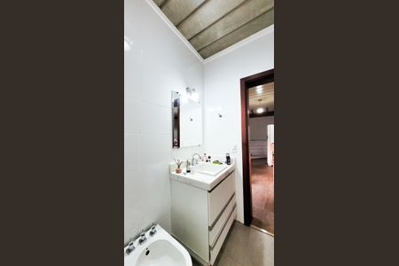 Casa de condomínio para alugar com 413m², 5 quartos e 4 vagas Casa de condomínio para alugar com 413m², 5 quartos e 4 vagasBanheiro da Suíte 1