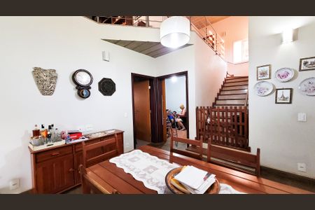 Casa de condomínio para alugar com 413m², 5 quartos e 4 vagas Casa de condomínio para alugar com 413m², 5 quartos e 4 vagasSala