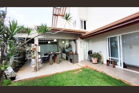 Casa de condomínio para alugar com 413m², 5 quartos e 4 vagas Casa de condomínio para alugar com 413m², 5 quartos e 4 vagasÁrea externa
