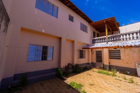 Casa à venda com 310m², 3 quartos e 3 vagas Casa à venda com 310m², 3 quartos e 3 vagasEdícula
