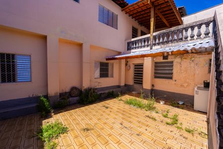 Casa à venda com 310m², 3 quartos e 3 vagas Casa à venda com 310m², 3 quartos e 3 vagasEdícula