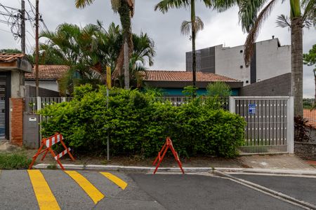 Casa à venda com 500m², 5 quartos e 2 vagas Casa à venda com 500m², 5 quartos e 2 vagasFachada