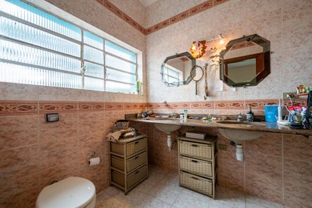 Casa à venda com 500m², 5 quartos e 2 vagas Casa à venda com 500m², 5 quartos e 2 vagasBanheiro da Suíte 1