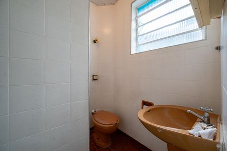 Casa à venda com 500m², 5 quartos e 2 vagas Casa à venda com 500m², 5 quartos e 2 vagasBanheiro de serviço