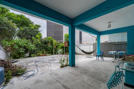 Casa à venda com 500m², 5 quartos e 2 vagas Casa à venda com 500m², 5 quartos e 2 vagasVaranda