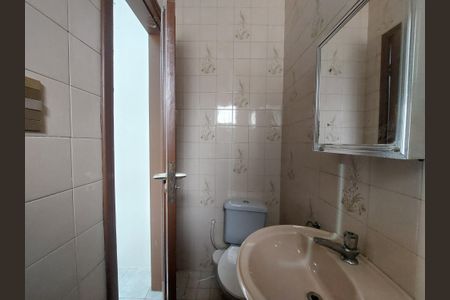 Casa à venda com 486m², 4 quartos e 4 vagas Casa à venda com 486m², 4 quartos e 4 vagasBanheiro de Serviço