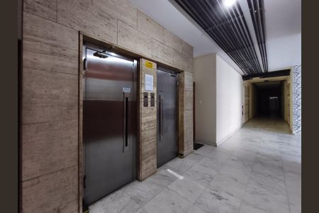 Apartamento à venda com 80m², 2 quartos e sem vaga Apartamento à venda com 80m², 2 quartos e sem vagaFachada e portaria