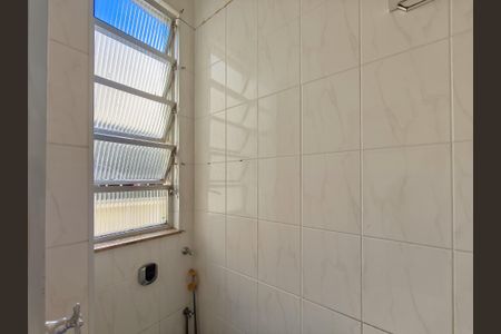 Apartamento à venda com 80m², 2 quartos e sem vaga Apartamento à venda com 80m², 2 quartos e sem vagaBanheiro de serviço